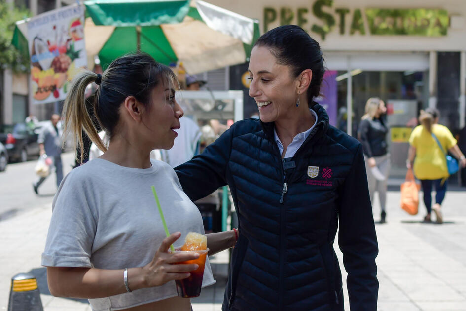Encuentro con la ciudadanía durante supervisión de obras en el Centro Histórico de la CDMX. Agosto 2022.