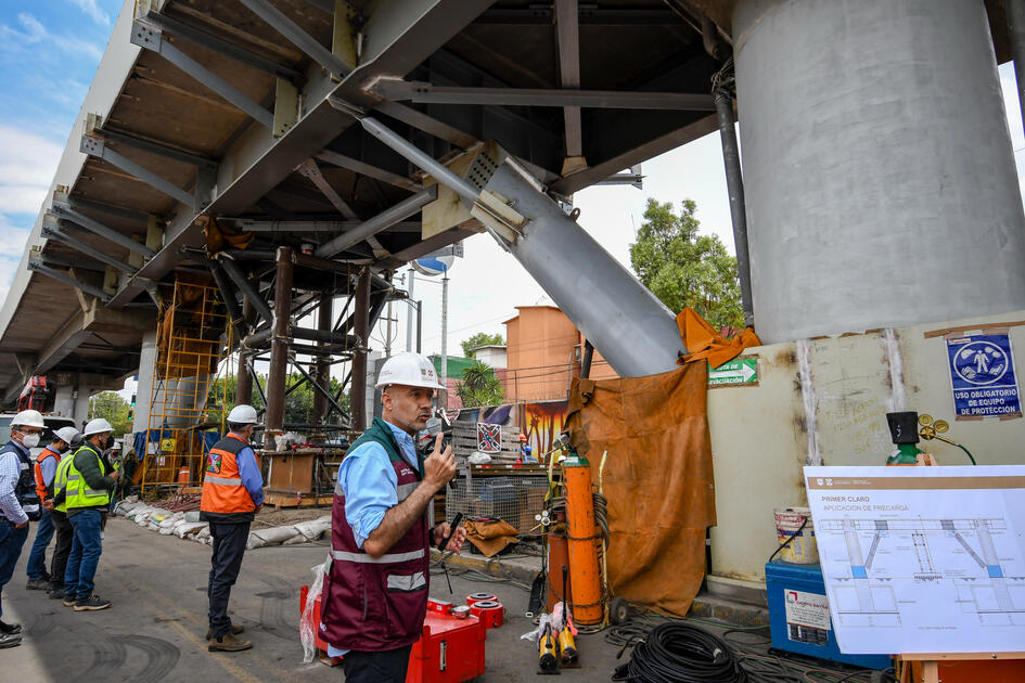 Jesús Antonio Esteva Medina, Secretario de Obras y Servicios, durante supervisión de trabajos en la Línea 12 del Metro. Junio 2022.